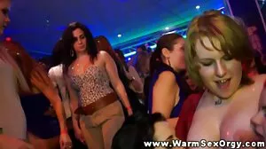 Vieille mamie se film sexe porno français masturbe et lèche une jeune fille sexy