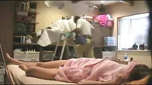 Dégustation de crocs de la stupéfiante floozy Nora film de cul francais