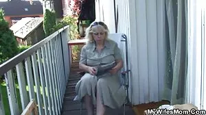 Petite blonde obtient son expérience sexuelle avec une grosse bite filme francais porno noire