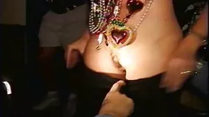La petite asiatique Polly Pons prend film porno gros femme une énorme bite comme une sucette