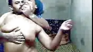 DOWN FOR BBC - Divastarr trompe la film porno gay gratuit baise avec le prince Yashua