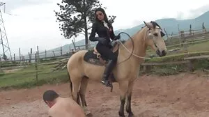 Poussin enchanteur pisse et doigte la chatte full x movies rasée