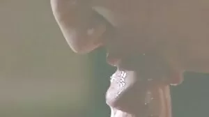 La voleuse MILF aux vidéos x porno gratuit gros seins Kit Mercer paie pour ses péchés
