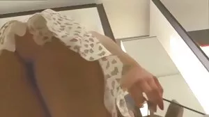 Adorable poussin pisse et doigte la chatte rasée x porno porno