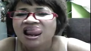 Petite asiatique ho chevauche gonzo film x une bite noire