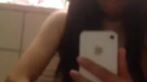 La petite fille sournoise Scarlett Fever écarte porno grosse gratuit les cuisses de l'étalon expérimenté Alex Knight