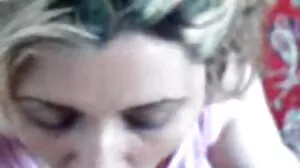 Pheona Monroe suce la porno gratuit blonde bite d'un étranger au gloryhole