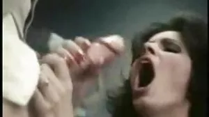 Une ado naïve suce vidéos porno x africain une milf