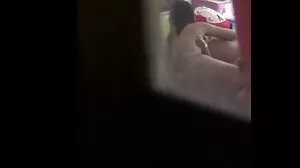 La MILF rousse Lauren film porno amateur Phillips baisée dans sa chatte ouverte
