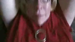 L'infirmière blonde Sabina porno gratuit 1000 s'habille puis se gode sur une chaise gyno