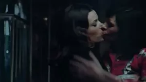 Petite brune aux petits seins video porno gay gratuit devant la cam