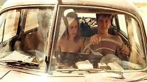 Faire la fête femme fontaine film x torride et humide