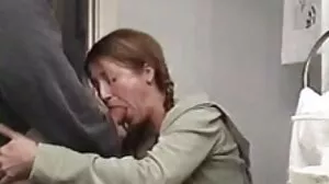 Sofi Ka, modèle de MILF russe, se déshabille en solo et a l'air video porno gratuit tukif bien