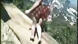 Ado rousse Bibi Noel suce et film x gasy chevauche la grosse bite de Roccos