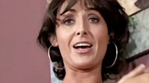 Romi s'est fait double pénétration dans un gangbang films x pour adultes à double croisement