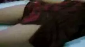 Une poupée japonaise aime film porno vintage gratuit les seins caressés dans un trio torride
