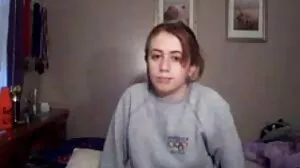 Olga Sergeevna se masturbe avec bon film porno un gode