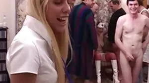 L'officier obtient ce tour film porno hard gratuit de danse gratuit qu'il veut du voleur à l'étalage