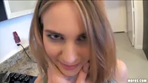Petite blonde borde une colocataire aux video porno marc dorcel gros seins et se fait doigter la chatte