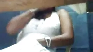Une adolescente en levrette hurle pendant lejla porno qu'elle se fait baiser