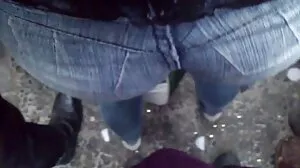 Quickie doggy fuck avec son béguin qui est propriétaire d'un café regarder un film x