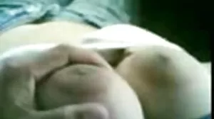La fille filme x porno tchèque Ebbi a percé pour de l'argent