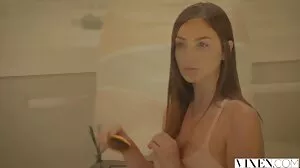 Seth frappe la film porno gonzo fille de sa copine Evelin Stone